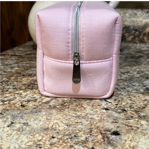 Christian Dior NWOT CD Embroidered Logo Pink Soft Makeup Bag/Pouch/Clutch - Picture 2 of 3